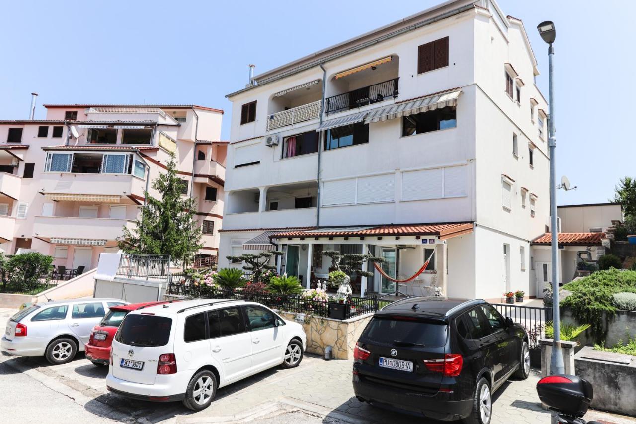Apartment Vlado Върсар Екстериор снимка